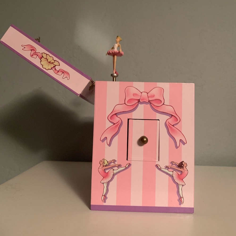 Music Box - Picture 6 of 10